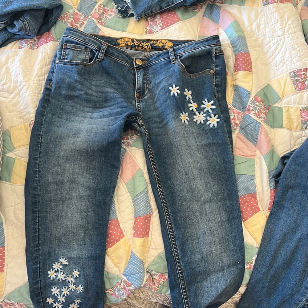 Flower embroidered jeans